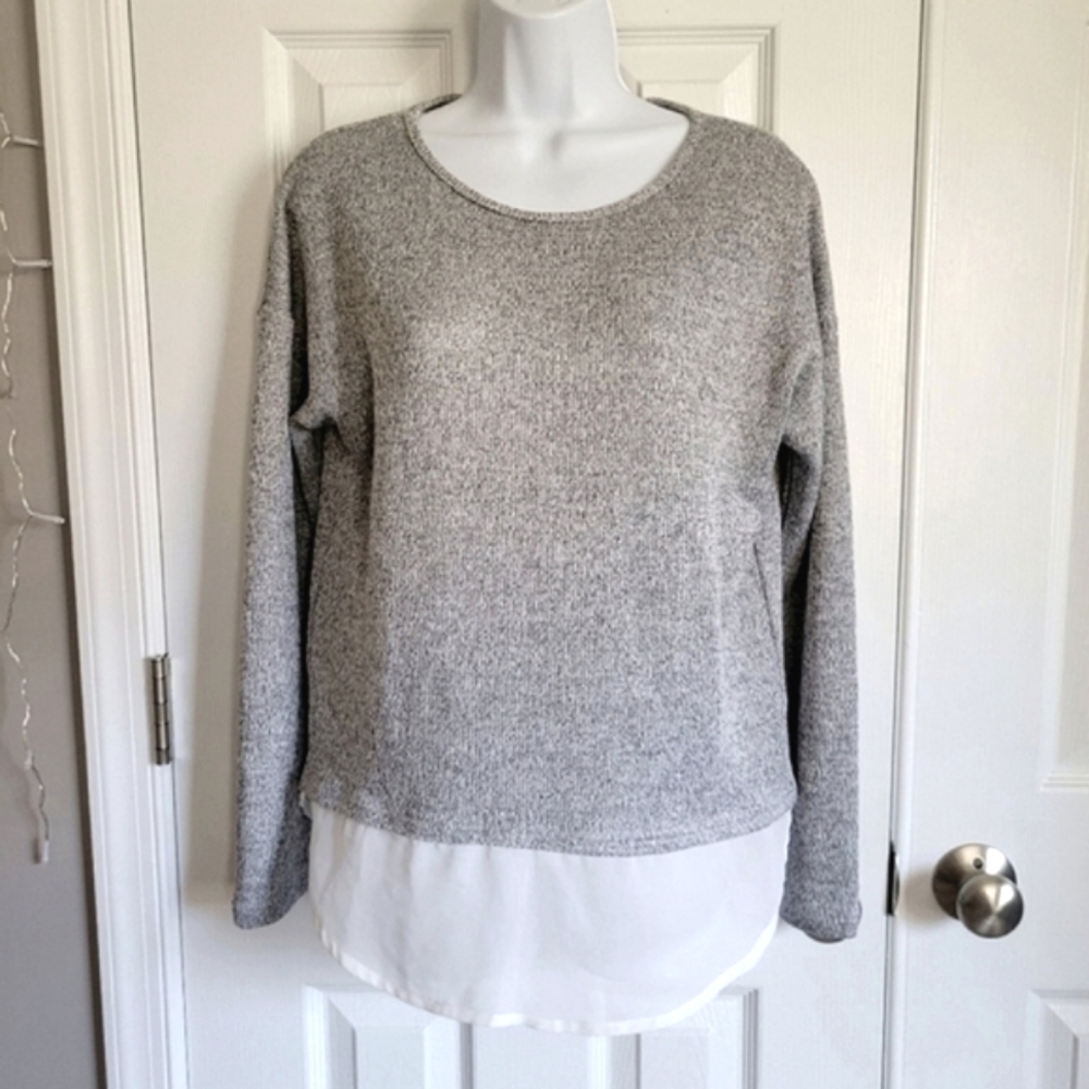Lulu's‎ gray and white lightweight long sleeve layered sweater top women's small